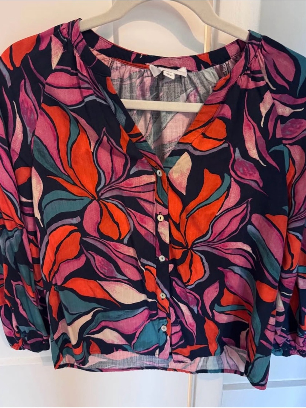 Evereve Floral Button-Front Blouse in Navy, Pink & Orange
